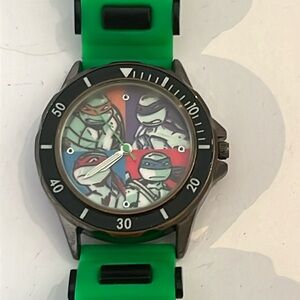 TEENAGE NINJA TURTLES WATCH, good graphics rubber green band